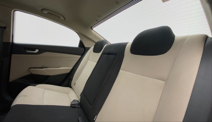 2018 Hyundai Verna 1.6 CRDI SX + AT, Diesel, Automatic, 90,944 km, Right Side Rear Door Cabin