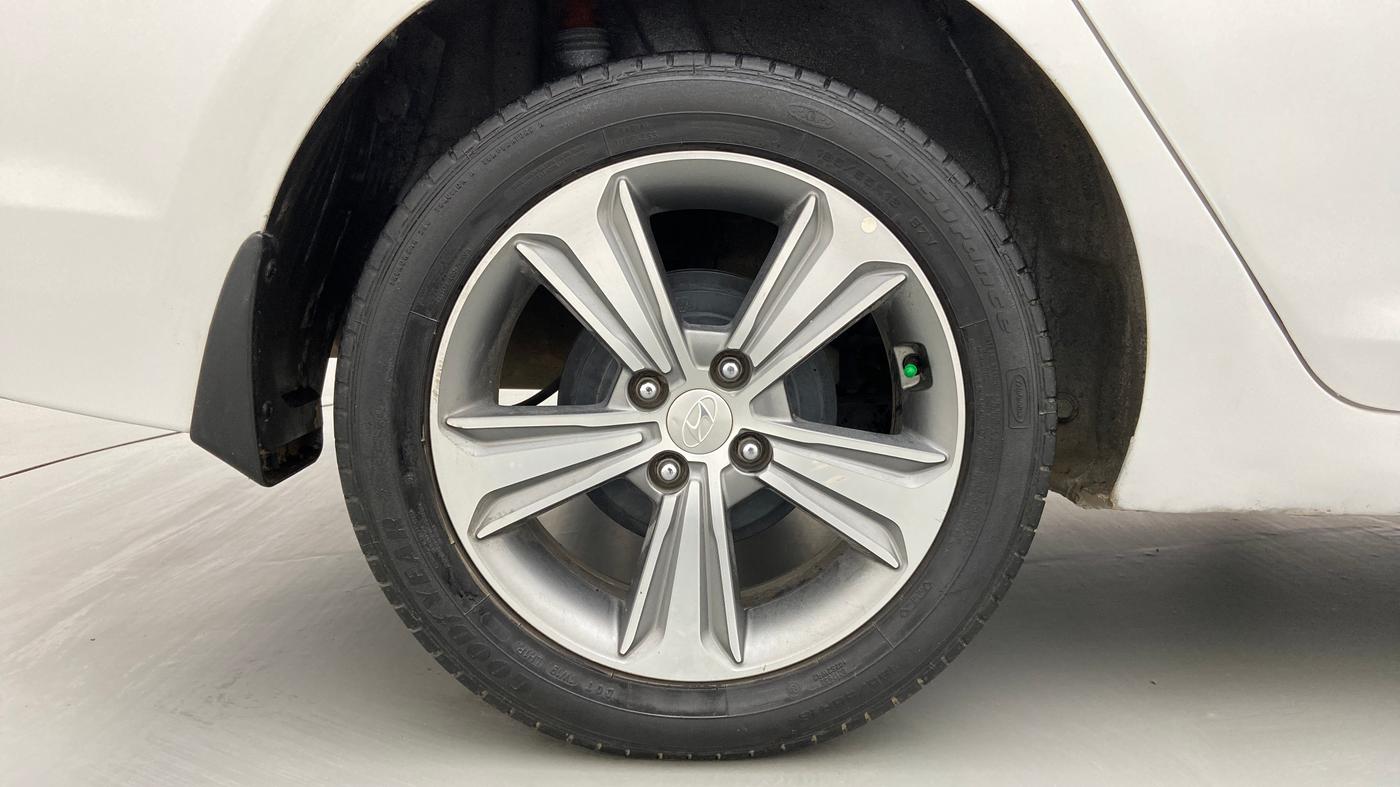 2018 Hyundai Verna 1.6 CRDI SX + AT, Diesel, Automatic, 90,944 km, Right Rear Wheel