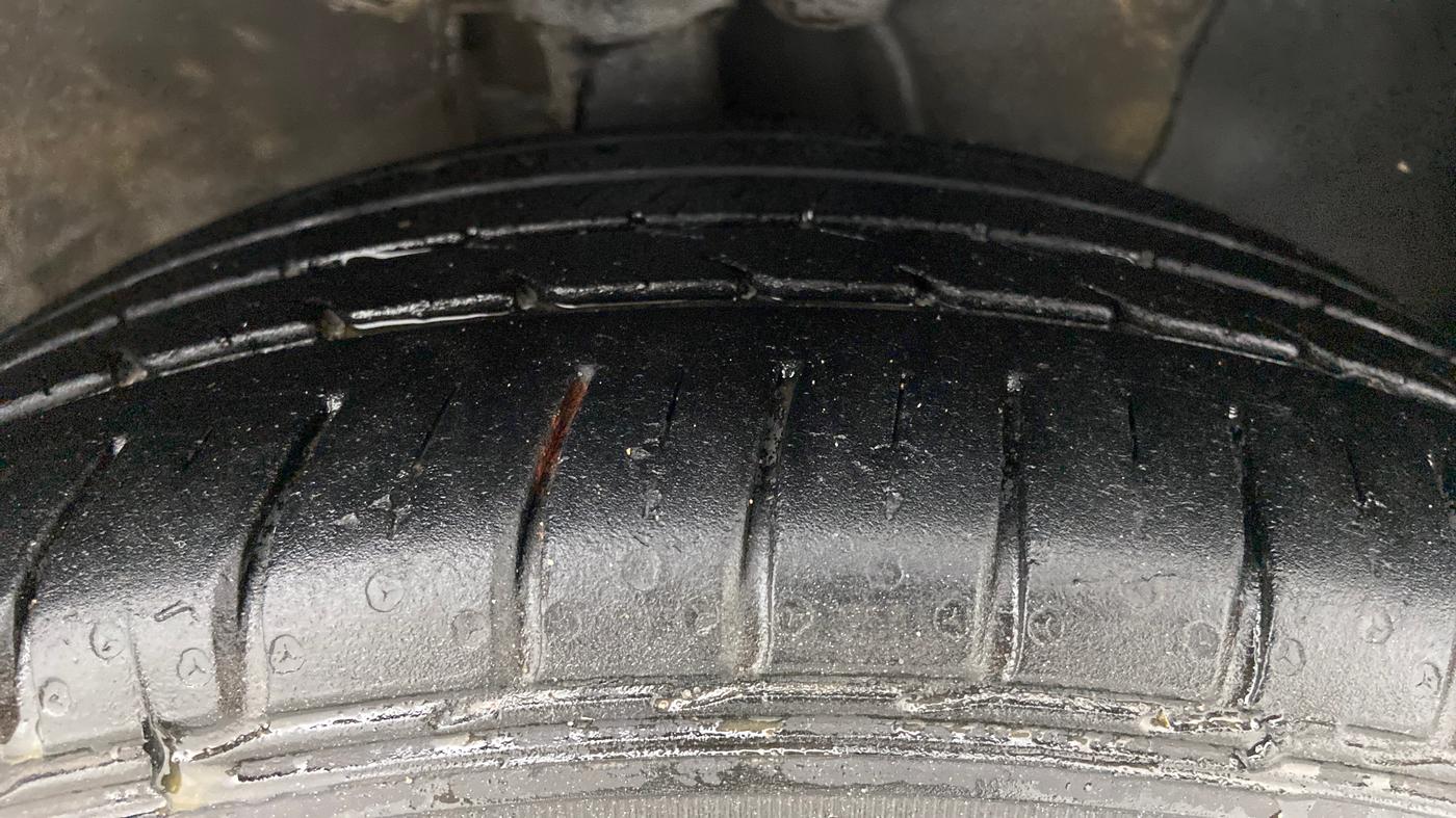 2018 Hyundai Verna 1.6 CRDI SX + AT, Diesel, Automatic, 90,944 km, Right Front Tyre Tread