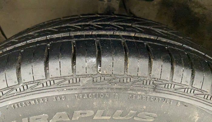 2011 Maruti Swift LXI, Petrol, Manual, 55,018 km, Left Front Tyre Tread