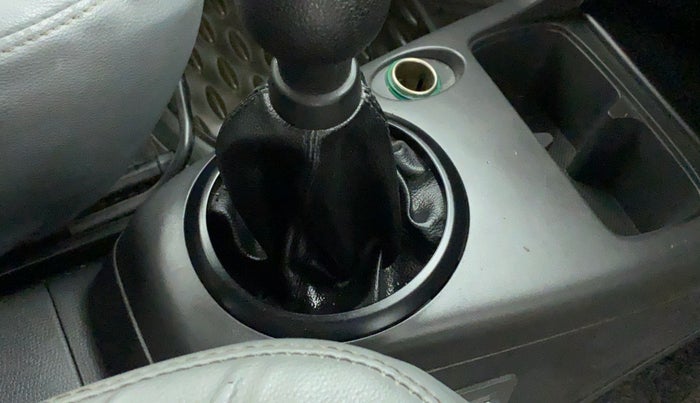 2011 Maruti Swift LXI, Petrol, Manual, 55,018 km, Gear lever - Boot cover slightly torn