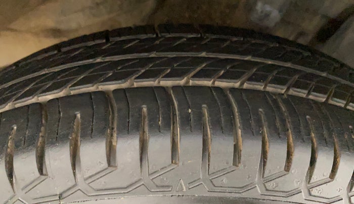 2014 Datsun Go T, Petrol, Manual, 28,310 km, Right Front Tyre Tread