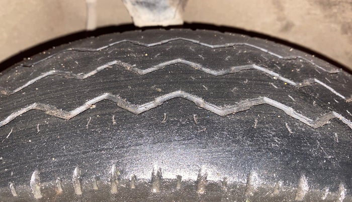 2015 Maruti Alto 800 LXI, Petrol, Manual, 66,585 km, Right Front Tyre Tread