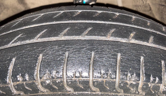 2015 Maruti Alto 800 LXI, Petrol, Manual, 66,585 km, Left Front Tyre Tread