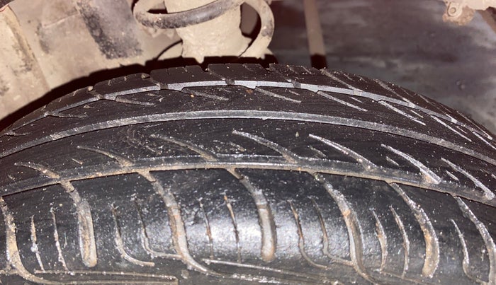 2015 Maruti Alto 800 LXI, Petrol, Manual, 66,585 km, Left Rear Tyre Tread