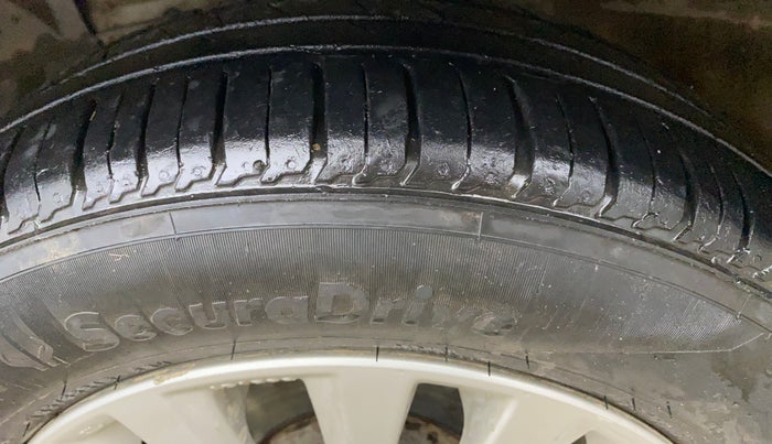 2022 Maruti Ciaz ZETA 1.5 SHVS MT PETROL, Petrol, Manual, 53,025 km, Left Front Tyre Tread