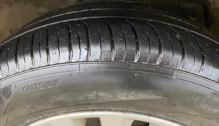 2022 Maruti Ciaz ZETA 1.5 SHVS MT PETROL, Petrol, Manual, 53,025 km, Right Front Tyre Tread