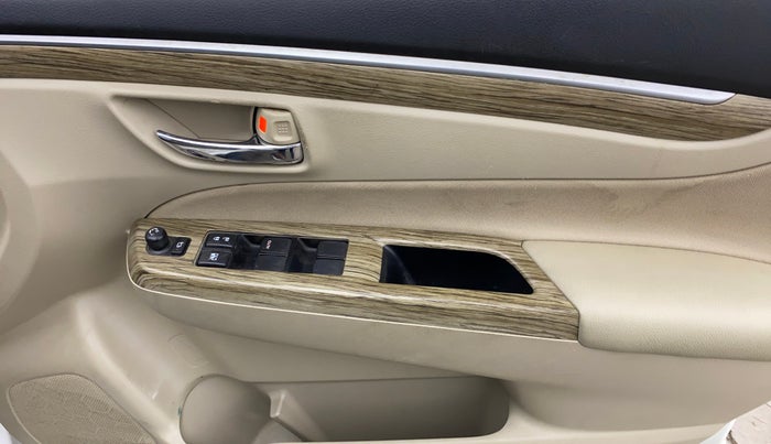 2022 Maruti Ciaz ZETA 1.5 SHVS MT PETROL, Petrol, Manual, 53,025 km, Driver Side Door Panels Control