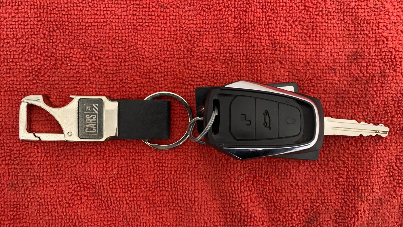 2018 Mahindra KUV 100 NXT K8 6 STR, Petrol, Manual, 35,562 km, Key Close Up