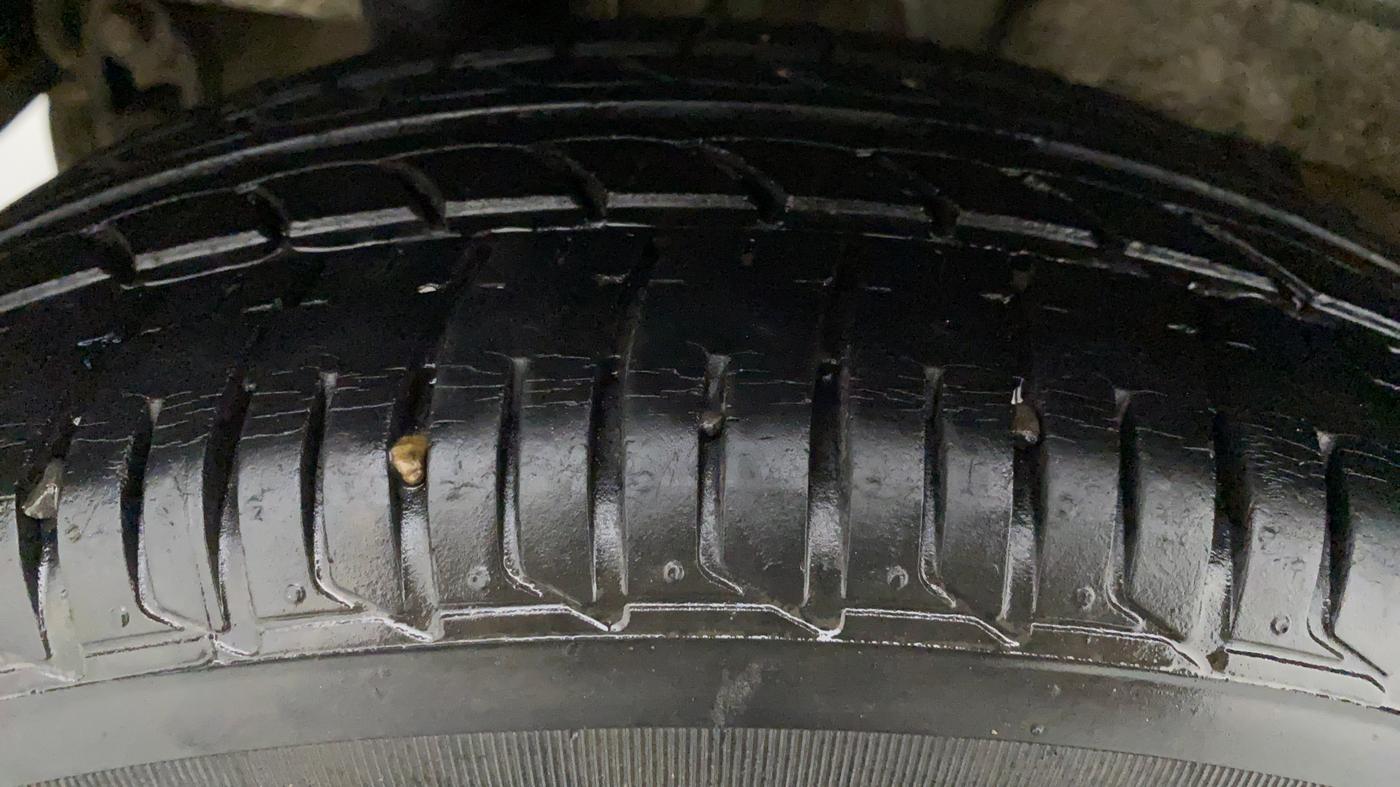 2018 Mahindra KUV 100 NXT K8 6 STR, Petrol, Manual, 35,562 km, Left Front Tyre Tread