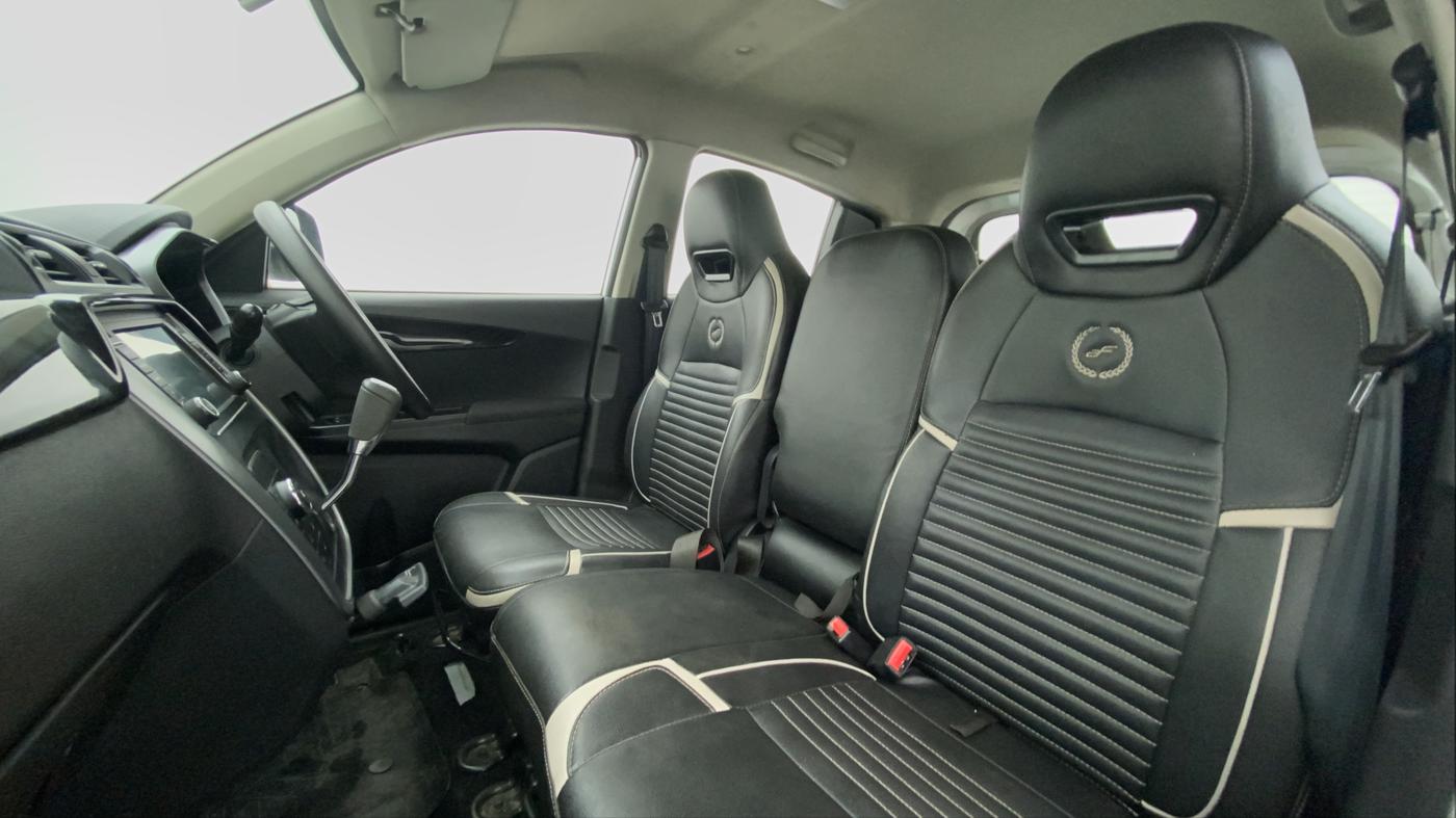 2018 Mahindra KUV 100 NXT K8 6 STR, Petrol, Manual, 35,562 km, Right Side Front Door Cabin