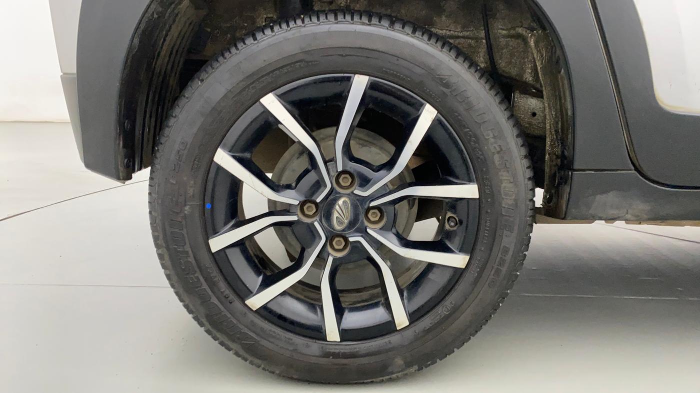2018 Mahindra KUV 100 NXT K8 6 STR, Petrol, Manual, 35,562 km, Right Rear Wheel
