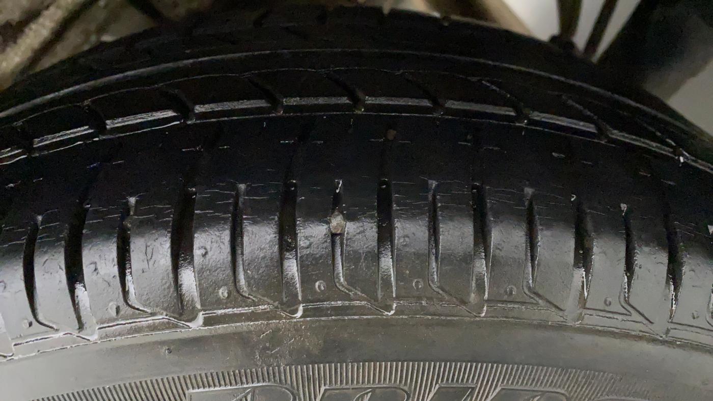 2018 Mahindra KUV 100 NXT K8 6 STR, Petrol, Manual, 35,562 km, Left Rear Tyre Tread