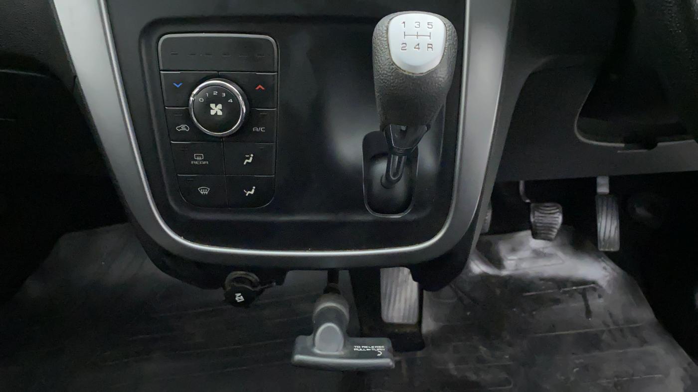 2018 Mahindra KUV 100 NXT K8 6 STR, Petrol, Manual, 35,562 km, Gear Lever