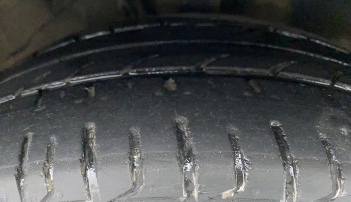 2014 Hyundai Verna FLUIDIC 1.6 VTVT SX AT, Petrol, Automatic, 42,047 km, Right Front Tyre Tread