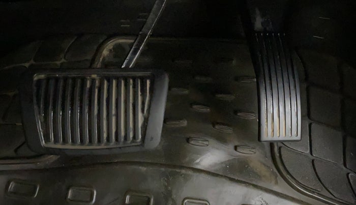 2014 Hyundai Verna FLUIDIC 1.6 VTVT SX AT, Petrol, Automatic, 42,047 km, Pedals