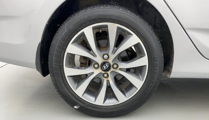 2014 Hyundai Verna FLUIDIC 1.6 VTVT SX AT, Petrol, Automatic, 42,047 km, Right Rear Wheel