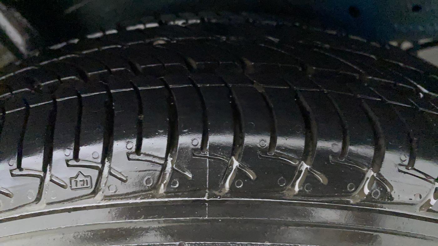 2015 Maruti Celerio VXI d, Petrol, Manual, 11,087 km, Left Front Tyre Tread