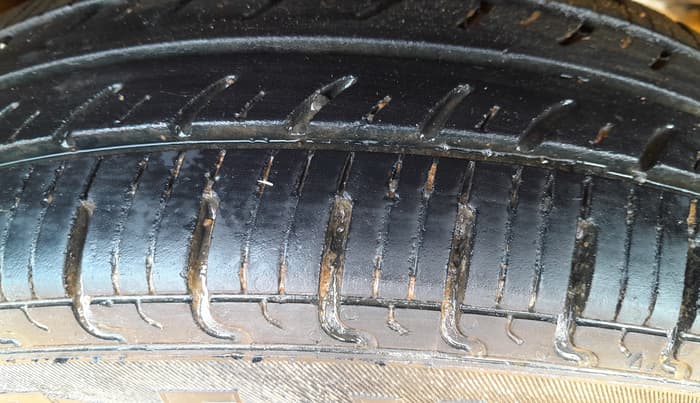 2016 Renault Kwid RXL, Petrol, Manual, 65,081 km, Left Rear Tyre Tread