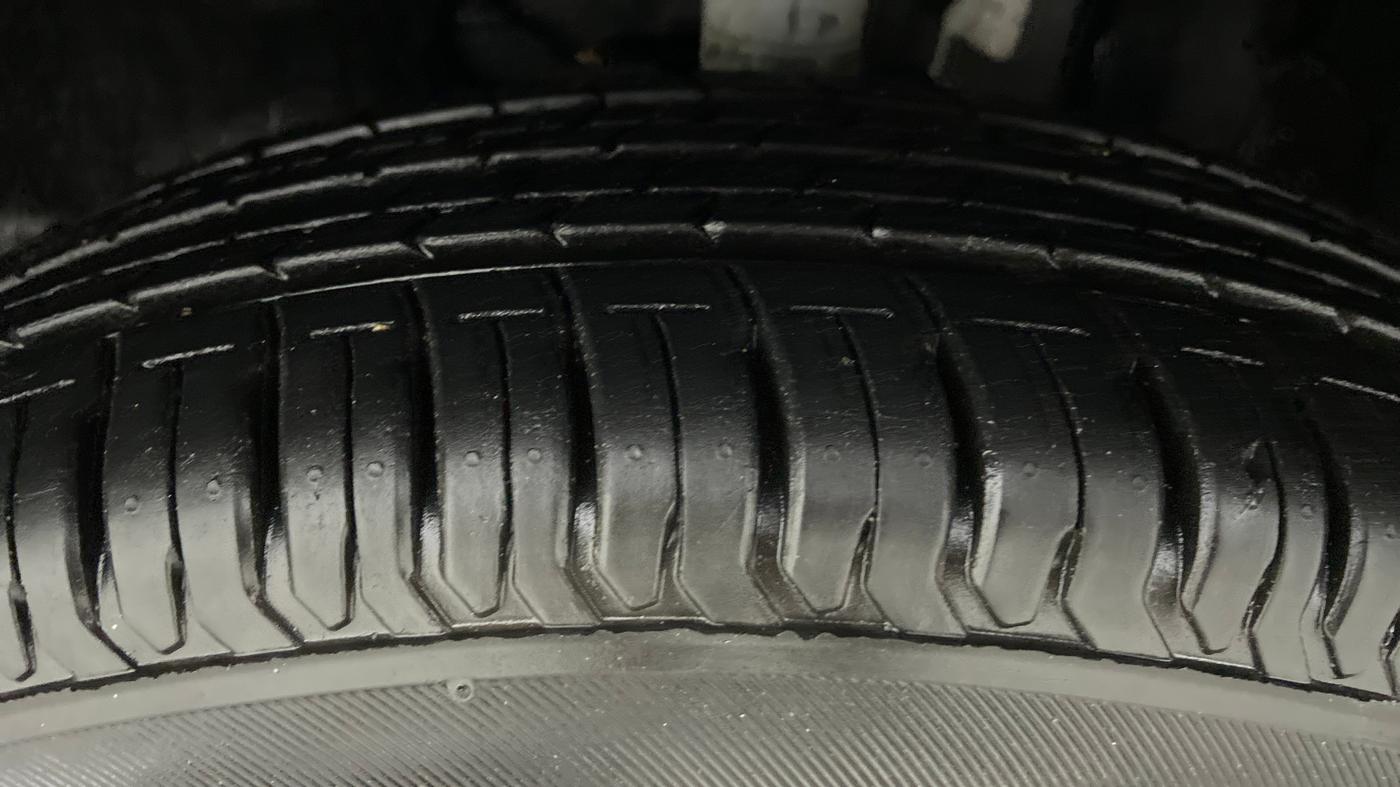 2021 Tata ALTROZ XE 1.2, Petrol, Manual, 1,253 km, Left Front Tyre Tread