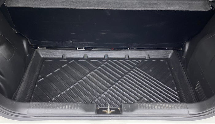 2020 Maruti Swift VXI, Petrol, Manual, 57,349 km, Boot Inside