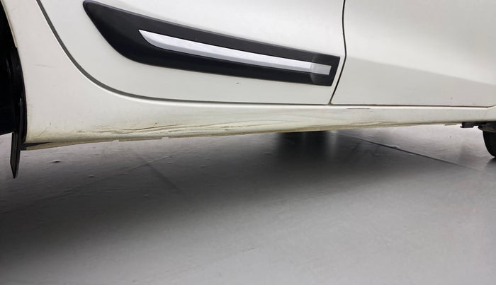2020 Maruti Swift VXI, Petrol, Manual, 57,349 km, Right running board - Slightly dented