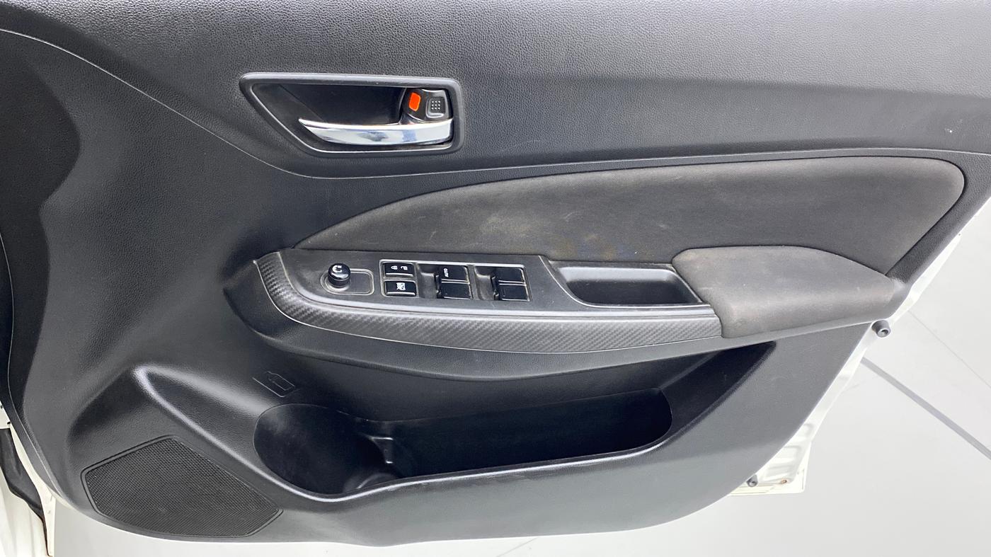 2020 Maruti Swift VXI, Petrol, Manual, 57,349 km, Driver Side Door Panels Control