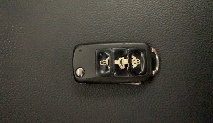 2016 Volkswagen Ameo HIGHLINE1.2L, Petrol, Manual, 68,683 km, Key Close Up