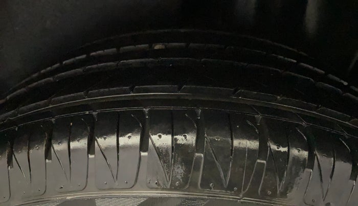 2016 Volkswagen Ameo HIGHLINE1.2L, Petrol, Manual, 68,683 km, Left Rear Tyre Tread