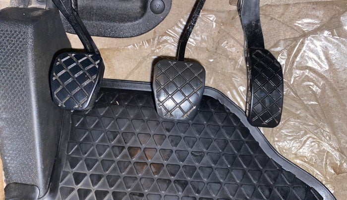 2016 Volkswagen Ameo HIGHLINE1.2L, Petrol, Manual, 68,683 km, Pedals