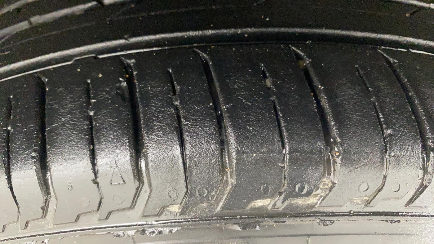 2019 Skoda Rapid STYLE 1.6 MPI AT, Petrol, Automatic, 49,097 km, Right Front Tyre Tread