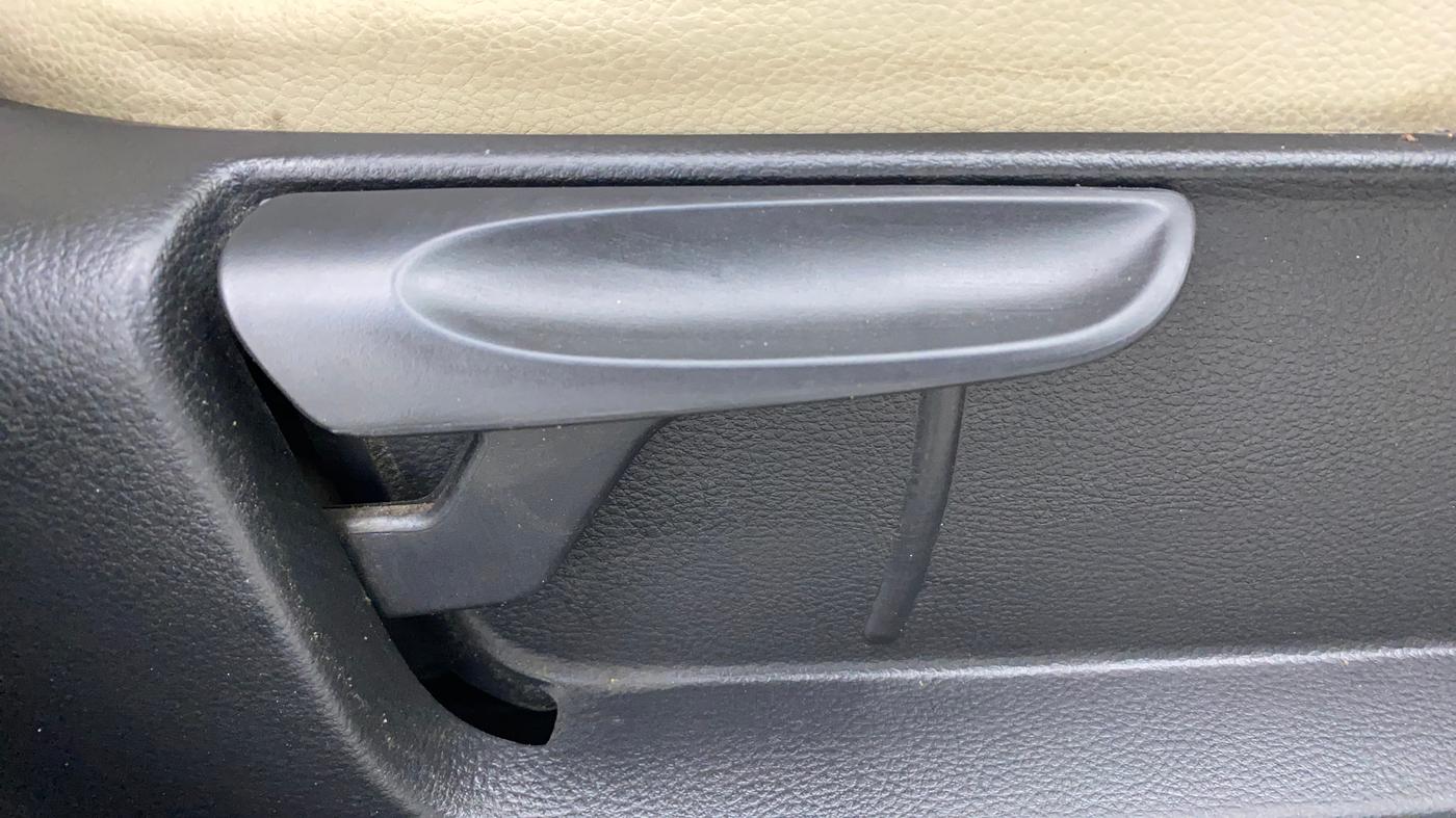 2019 Skoda Rapid STYLE 1.6 MPI AT, Petrol, Automatic, 49,097 km, Driver Side Adjustment Panel
