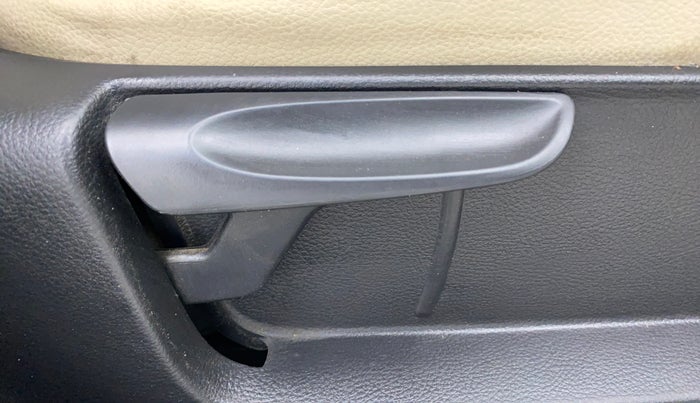 2019 Skoda Rapid STYLE 1.6 MPI AT, Petrol, Automatic, 49,097 km, Driver Side Adjustment Panel