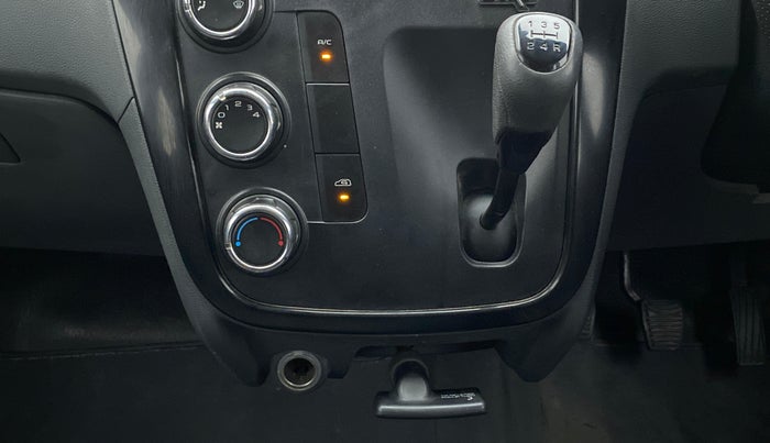 2018 Mahindra KUV 100 NXT K2 P 6 STR, Petrol, Manual, 40,830 km, Gear Lever