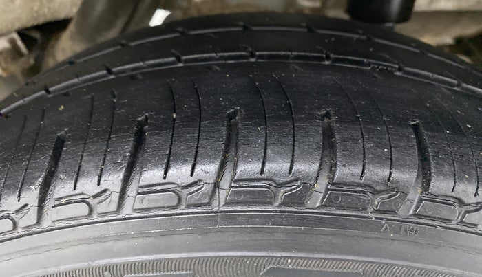 2018 Mahindra KUV 100 NXT K2 P 6 STR, Petrol, Manual, 40,830 km, Left Rear Tyre Tread