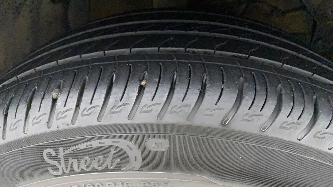 2016 Maruti Vitara Brezza ZDI, Diesel, Manual, 92,357 km, Right Front Tyre Tread