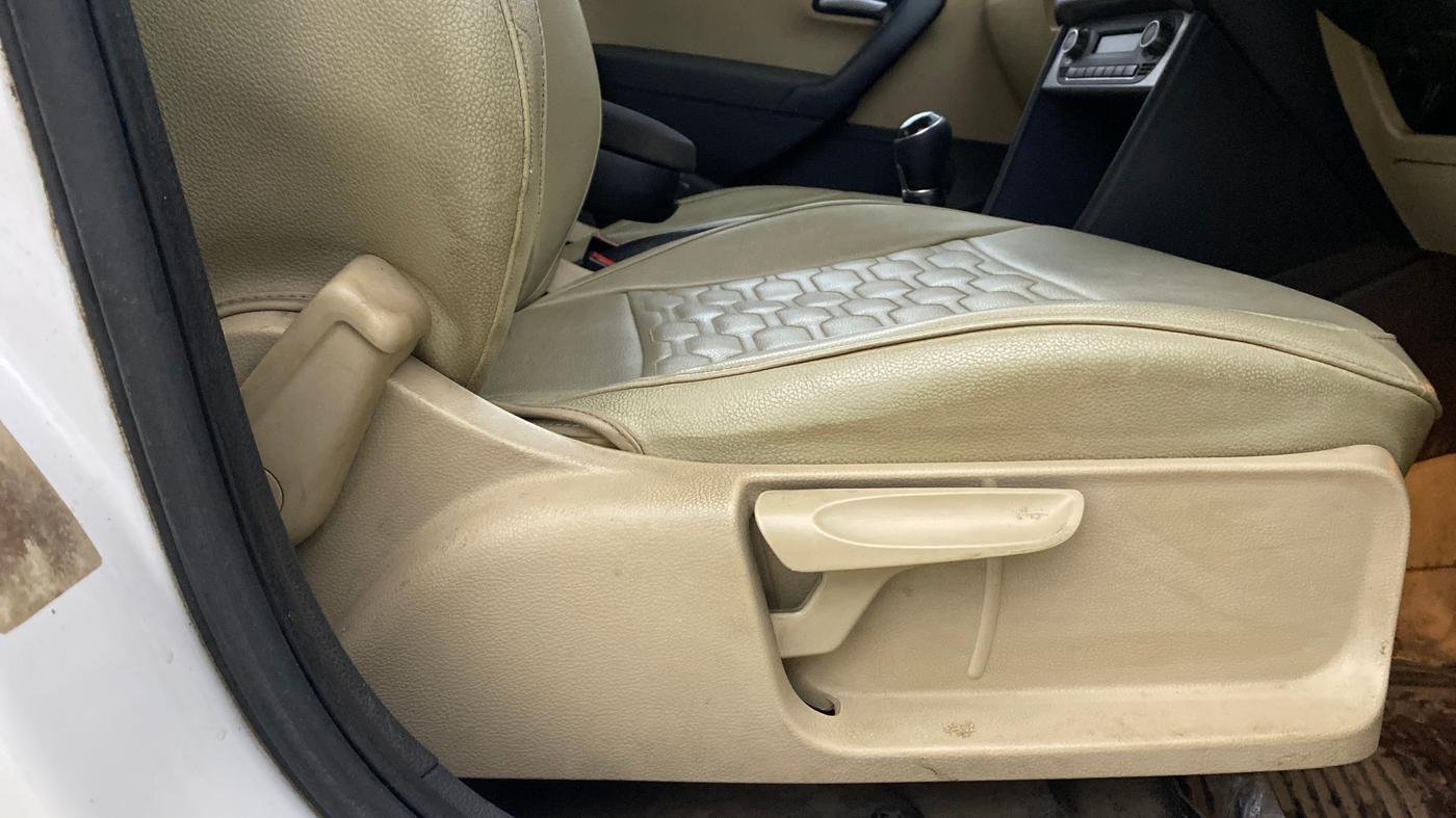 2016 Volkswagen Ameo HIGHLINE1.2L, Petrol, Manual, 98,069 km, Driver Side Adjustment Panel