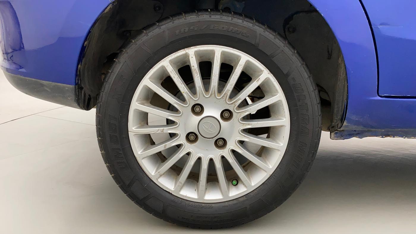 2015 Tata Zest XMA F-TRONIC DIESEL, Diesel, Automatic, 1,16,242 km, Right Rear Wheel