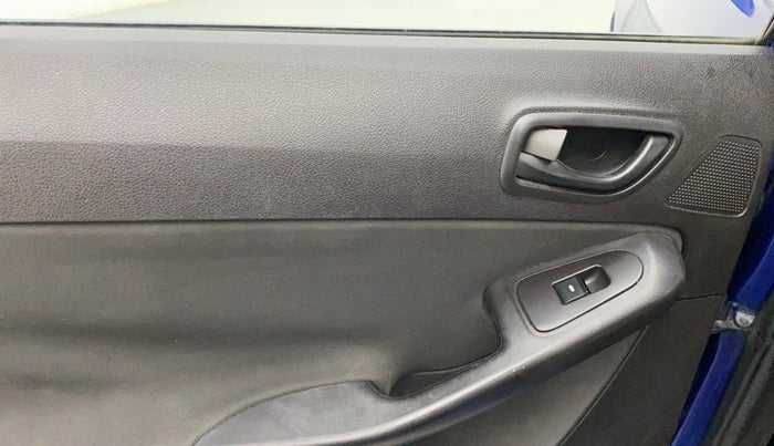 2015 Tata Zest XMA F-TRONIC DIESEL, Diesel, Automatic, 1,16,242 km, Left rear window switch / handle - Switch/handle not functional