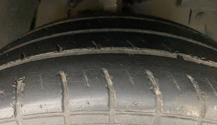 2015 Tata Zest XMA F-TRONIC DIESEL, Diesel, Automatic, 1,16,242 km, Right Front Tyre Tread
