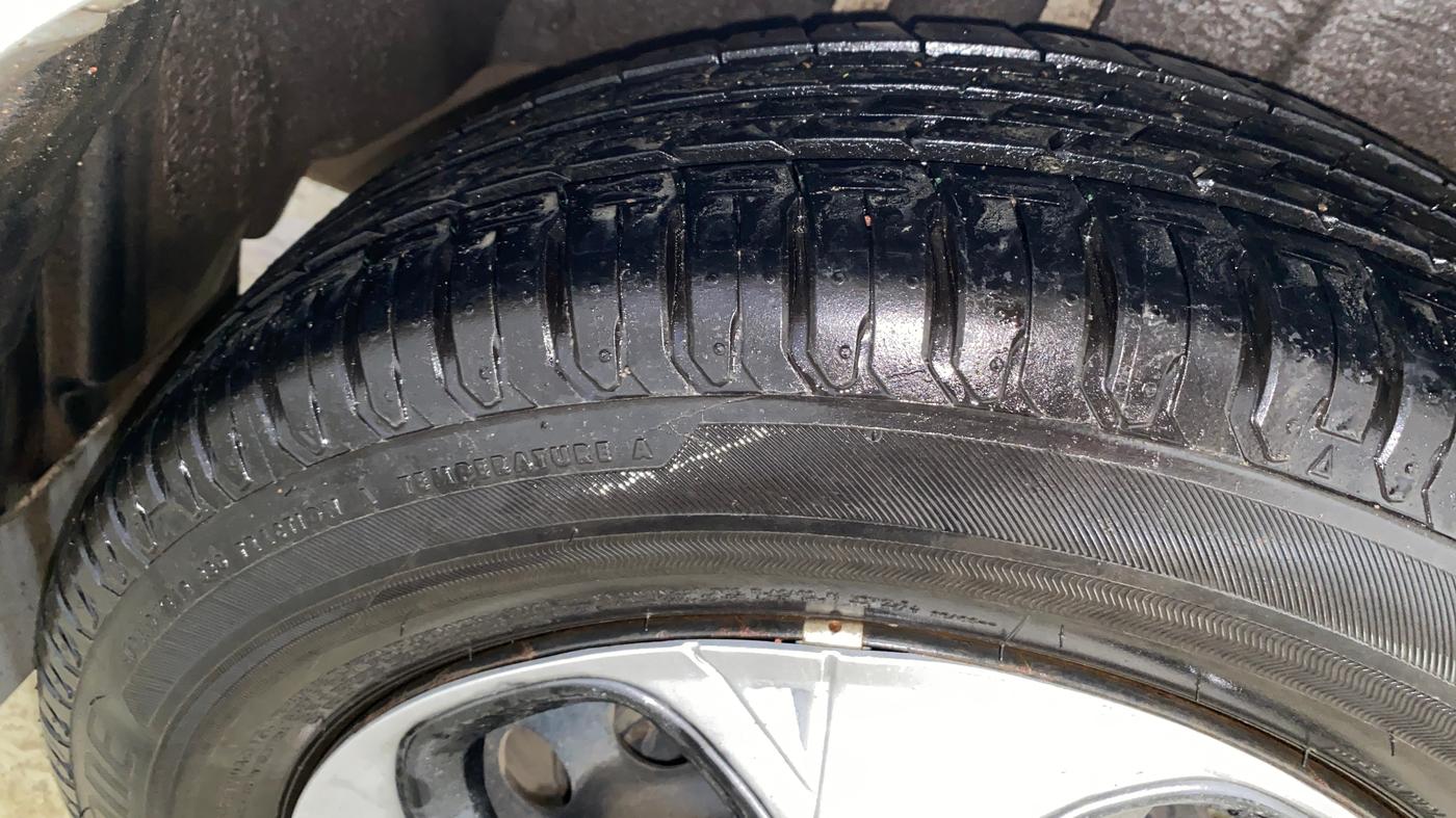 2015 Maruti Ertiga VXI, Petrol, Manual, 46,366 km, Right Rear Tyre Tread
