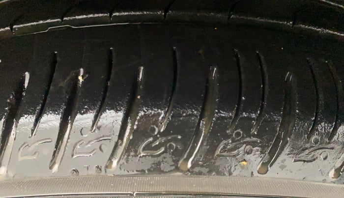 2021 KIA SONET HTK PLUS 1.5, Diesel, Manual, 32,828 km, Right Front Tyre Tread