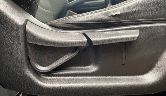 2021 KIA SONET HTK PLUS 1.5, Diesel, Manual, 32,828 km, Driver Side Adjustment Panel