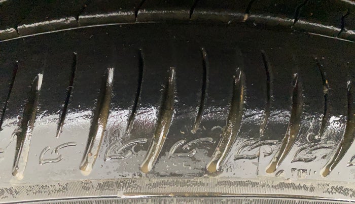 2021 KIA SONET HTK PLUS 1.5, Diesel, Manual, 32,828 km, Left Front Tyre Tread