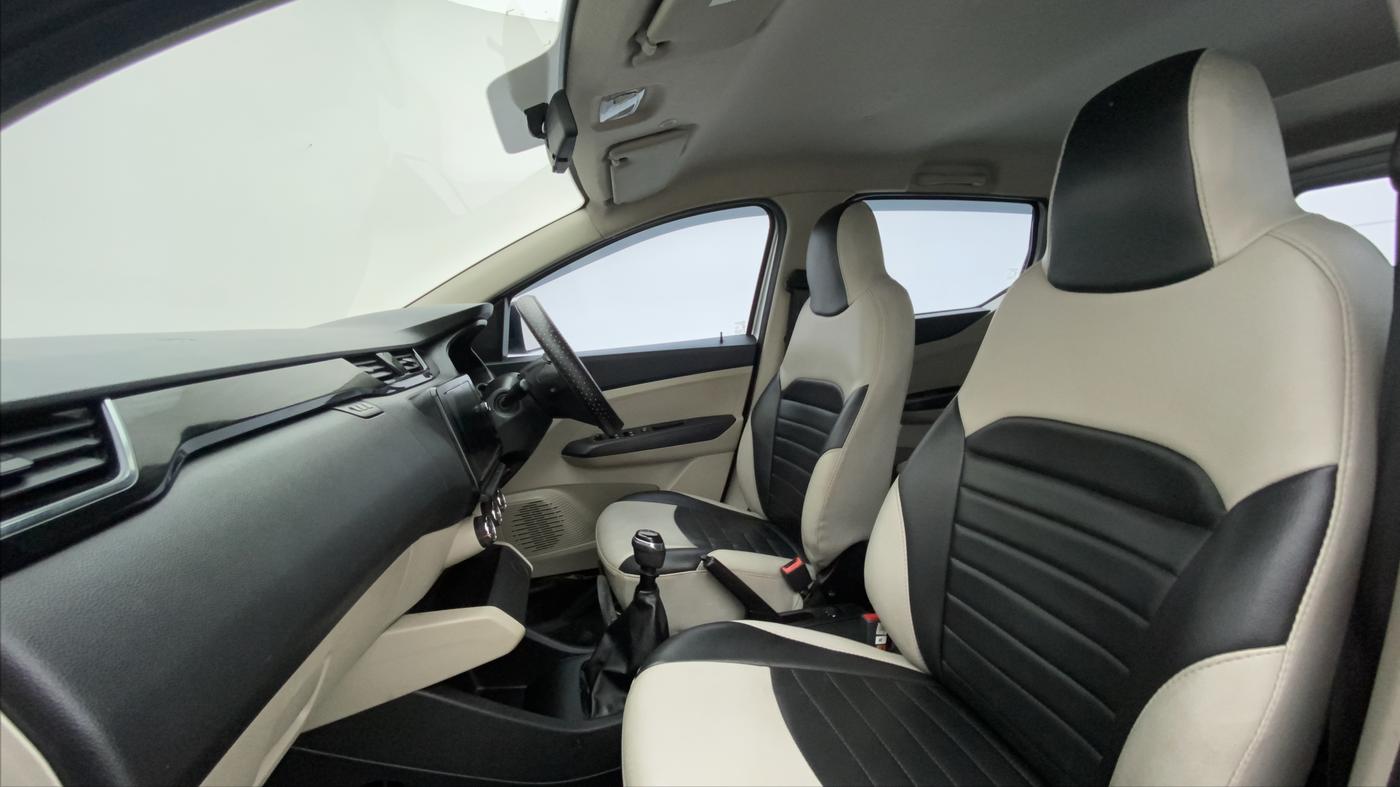 2022 Renault TRIBER RXT, Petrol, Manual, 39,317 km, Right Side Front Door Cabin