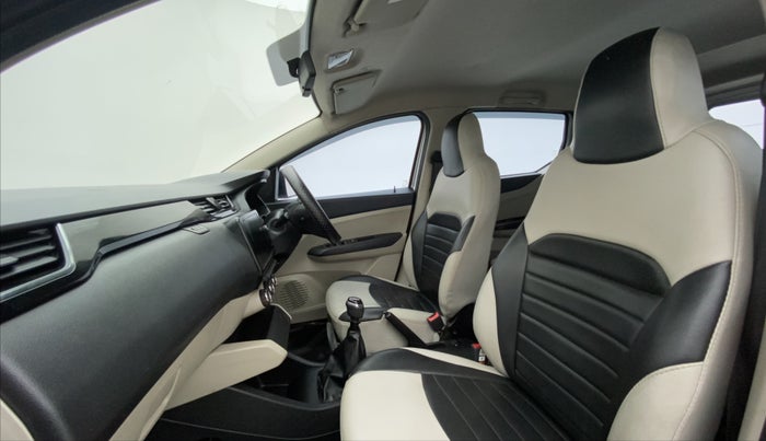 2022 Renault TRIBER RXT, Petrol, Manual, 39,317 km, Right Side Front Door Cabin