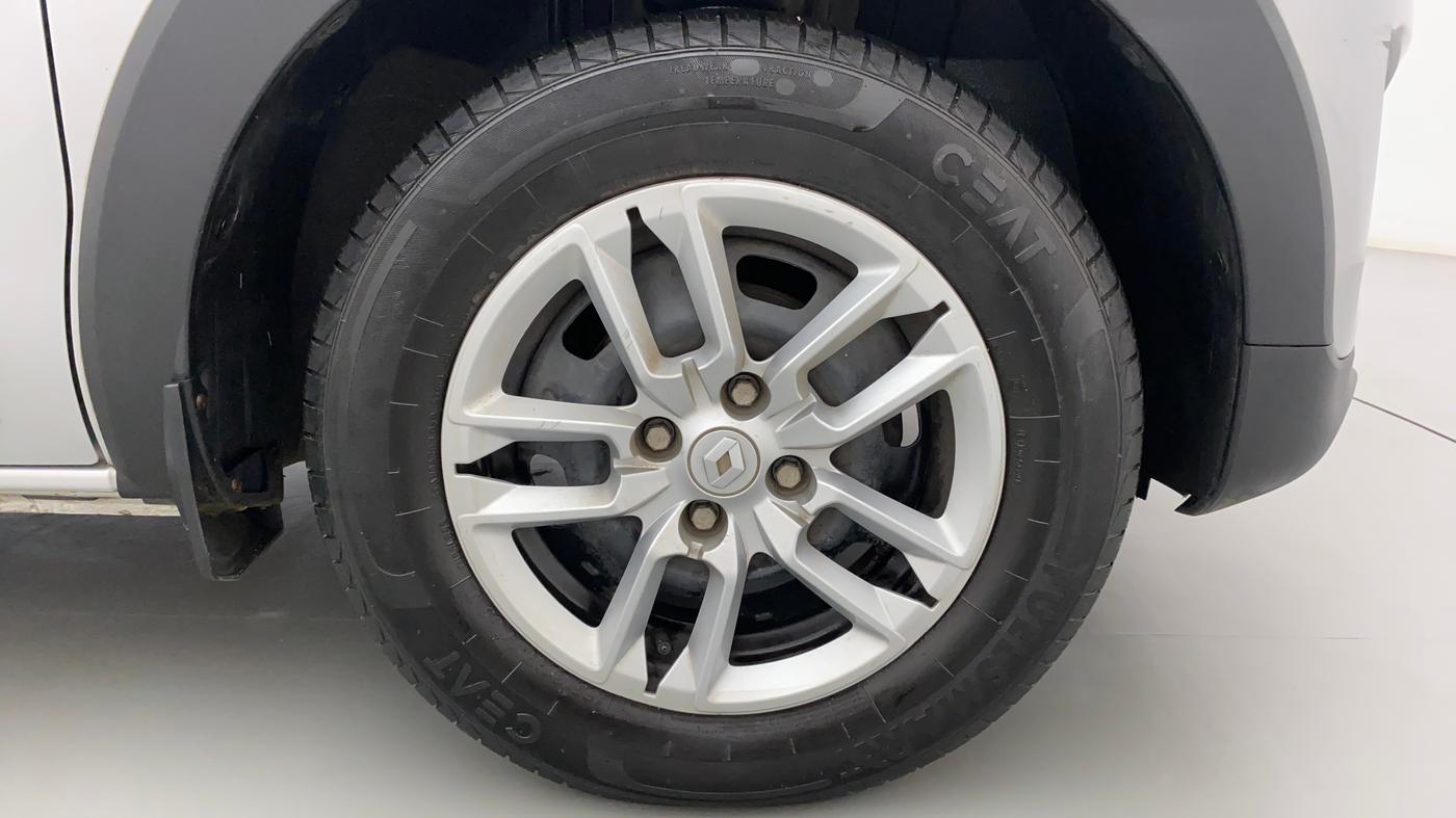 2022 Renault TRIBER RXT, Petrol, Manual, 39,317 km, Right Front Wheel