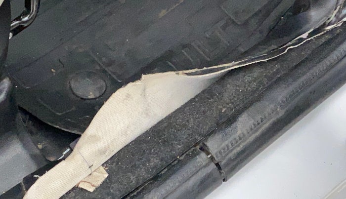 2022 Renault TRIBER RXT, Petrol, Manual, 39,317 km, Flooring - Carpet is minor damage