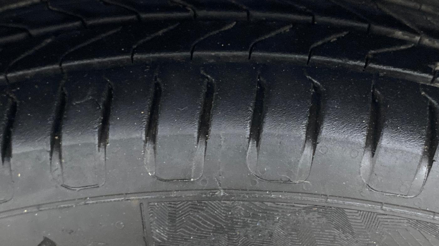 2018 Maruti Swift ZXI AMT, Petrol, Automatic, 73,679 km, Left Front Tyre Tread