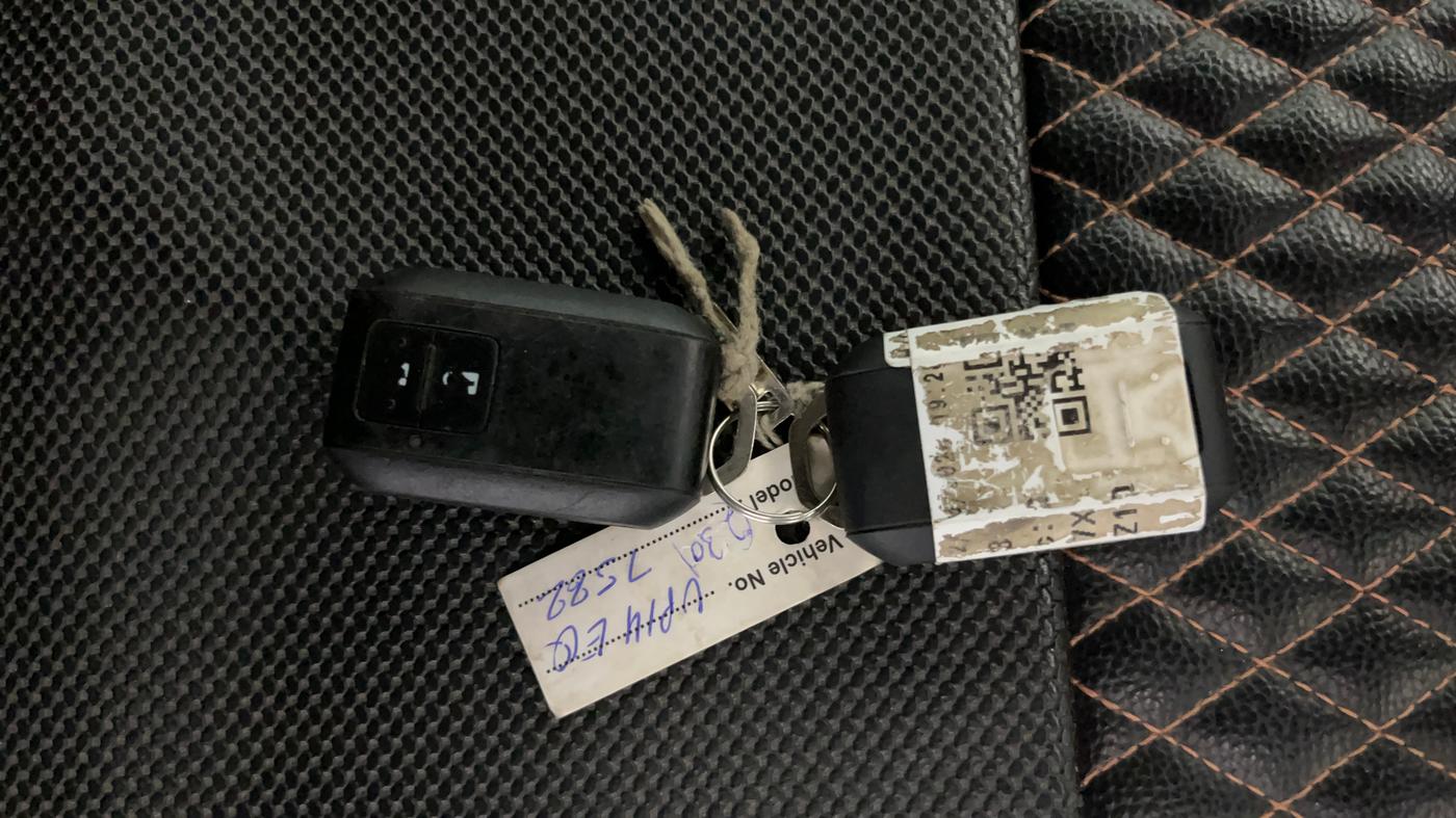 2020 Toyota Glanza V, Petrol, Manual, 63,580 km, Key Close Up